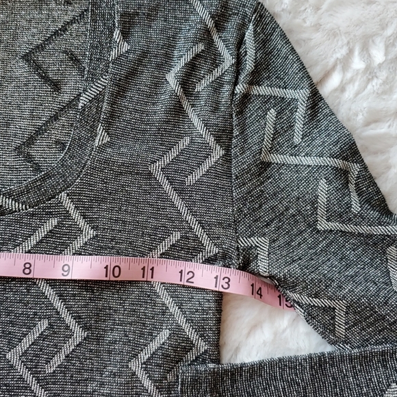 Black gray silver metallic Abstract print top SM EUC club party - Picture 5 of 6